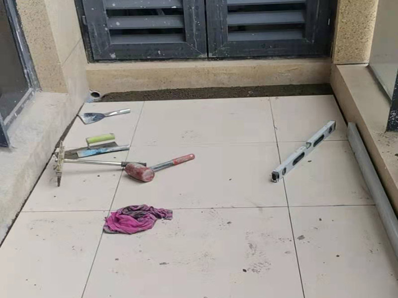 瓷磚翻新施工步驟,瓷磚鋪貼報價明細,瓷磚地面翻新維修服務,生活陽臺墻面需要貼磚嗎,生活陽臺墻面貼磚注意事項 
